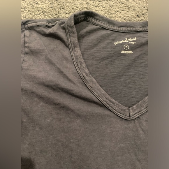 Vneck tshirt bundle. Size medium. - Picture 8 of 8